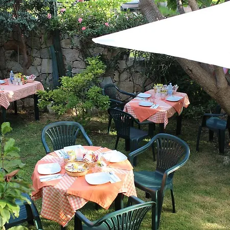 فندق مبيت وإفطار Chorisia سان تيودورو